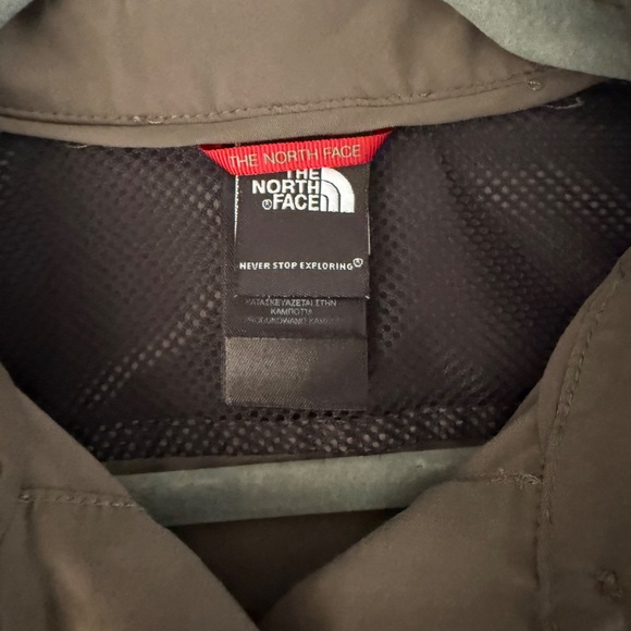 The North Face | Small | Dark Taupe Tailored Button-Down Shirt - Picture 5 of 9